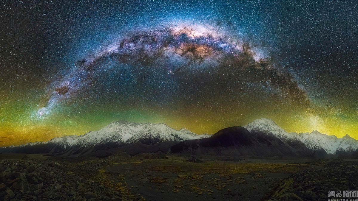 美到窒息 新西兰现绝美夜景 拱形银河似天桥 